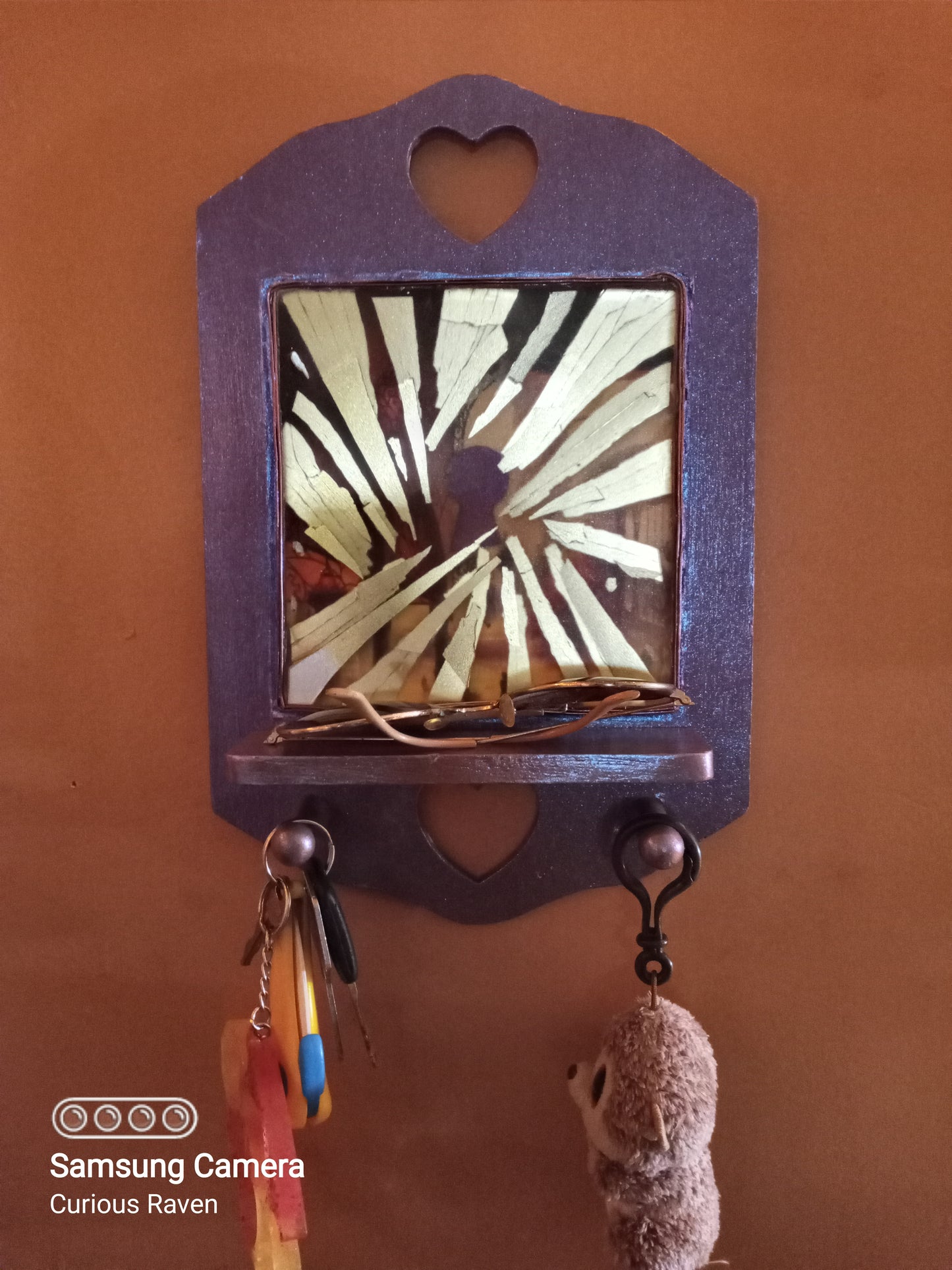 Decorative wall mount key holder with shelf